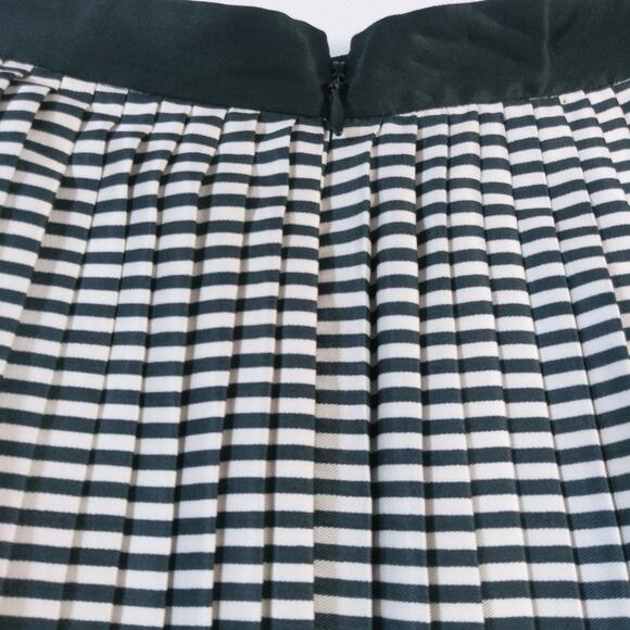 Canvas By Lands End Black White Stripe Pleated Skirt Size 10 - Picture 4 of 7